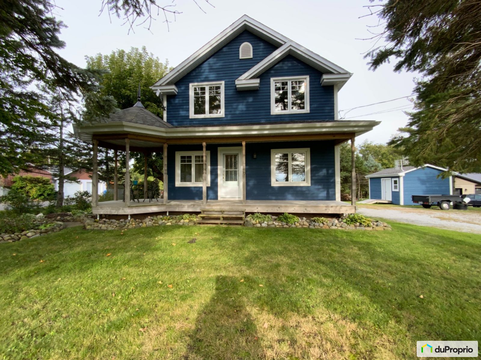 Maison 2 étages à vendre StPie 4 chambres 2 salles de bain 1022995