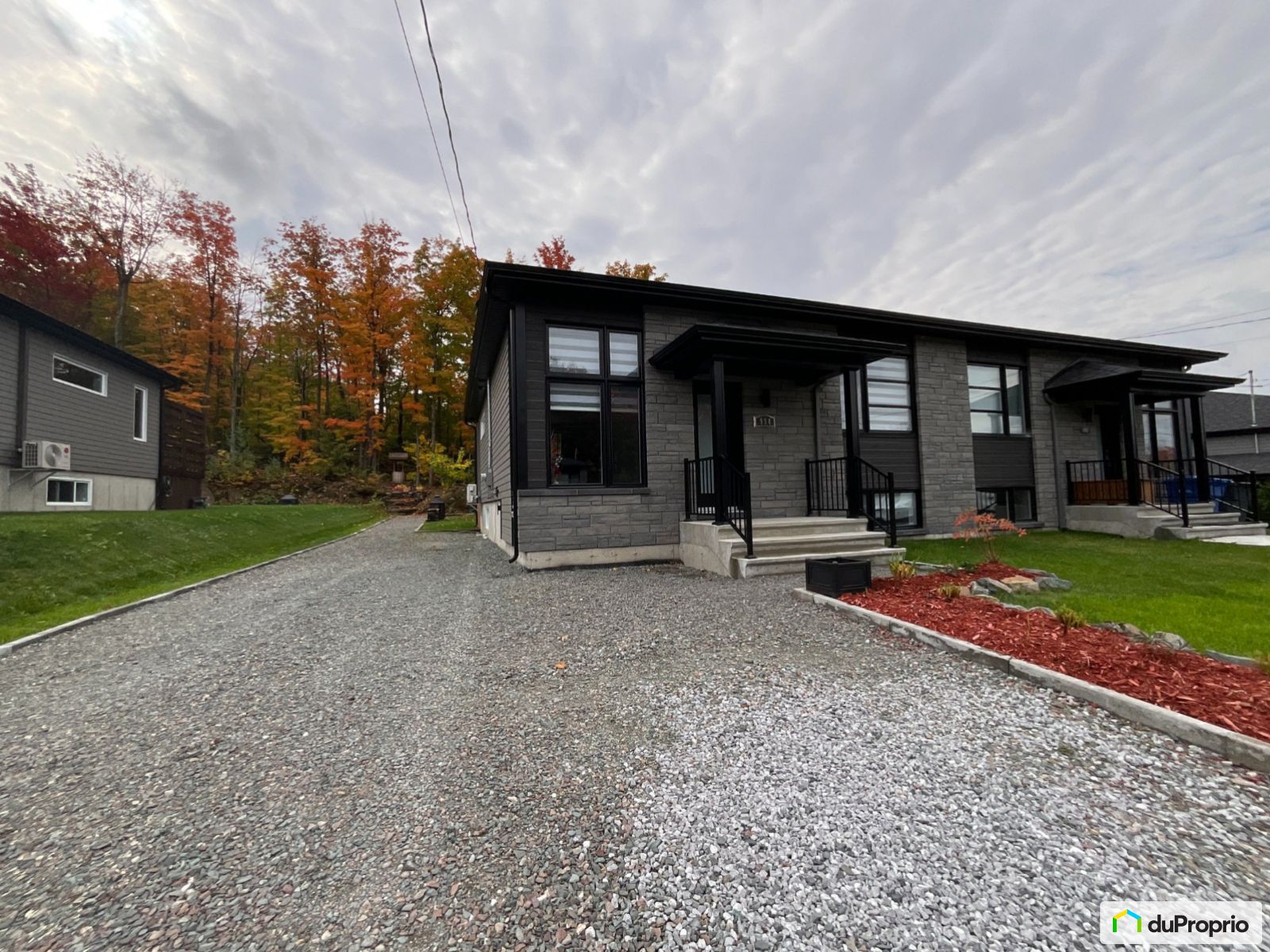 Jumelé à vendre Roxton Pond 4 chambres 2 salles de bain 1023642