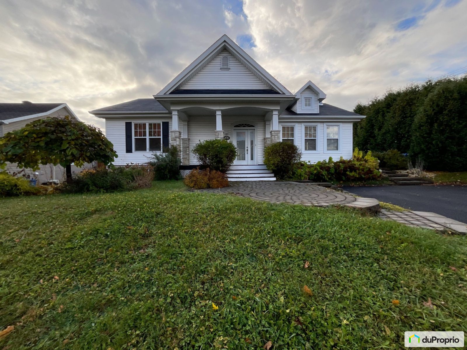 Bungalow for sale LacStCharles 3 bedrooms 2 bathrooms 1024803