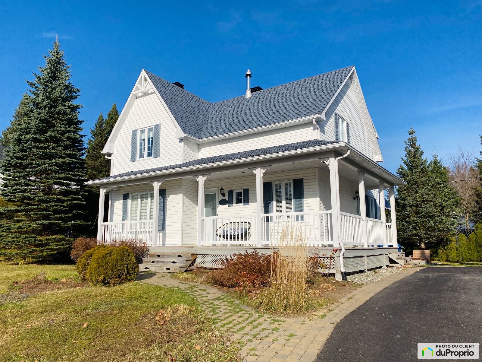 Maison 2 étages à vendre LacBeauport 3 chambres 1 salle de bain 1026058