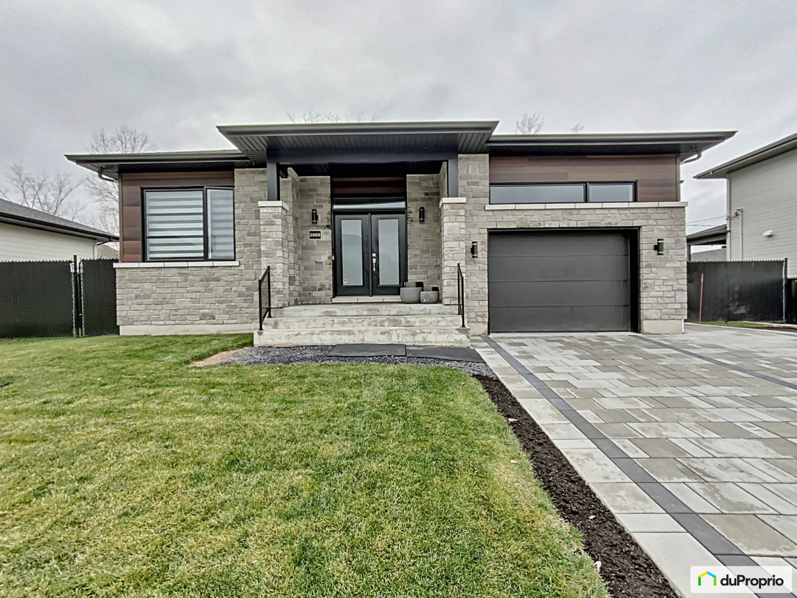 Bungalow à vendre Carignan 2 chambres 1 salle de bain 1026321