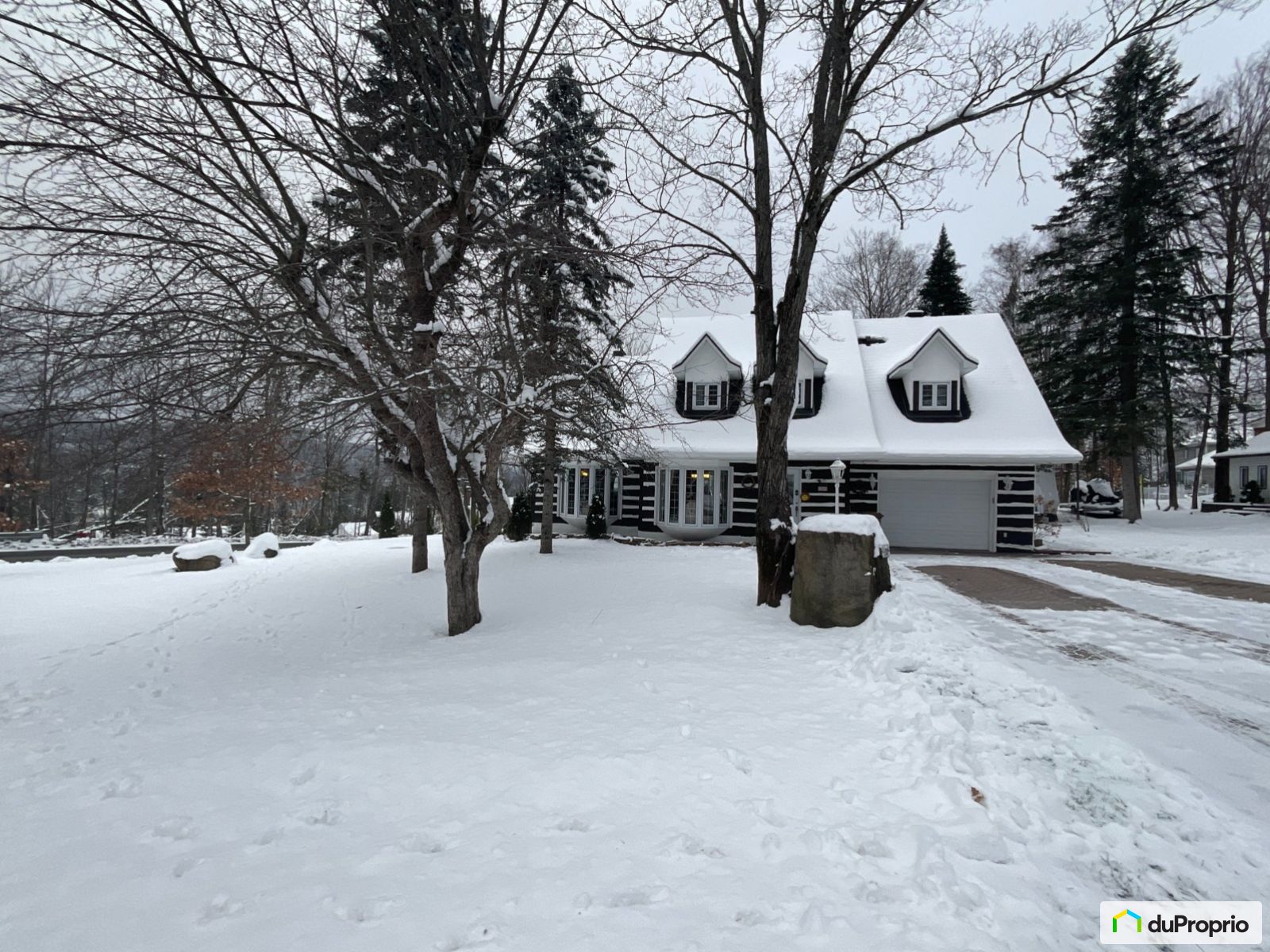 Maison 2 étages à vendre StSauveur 3 chambres 3 salles de bain 1026778