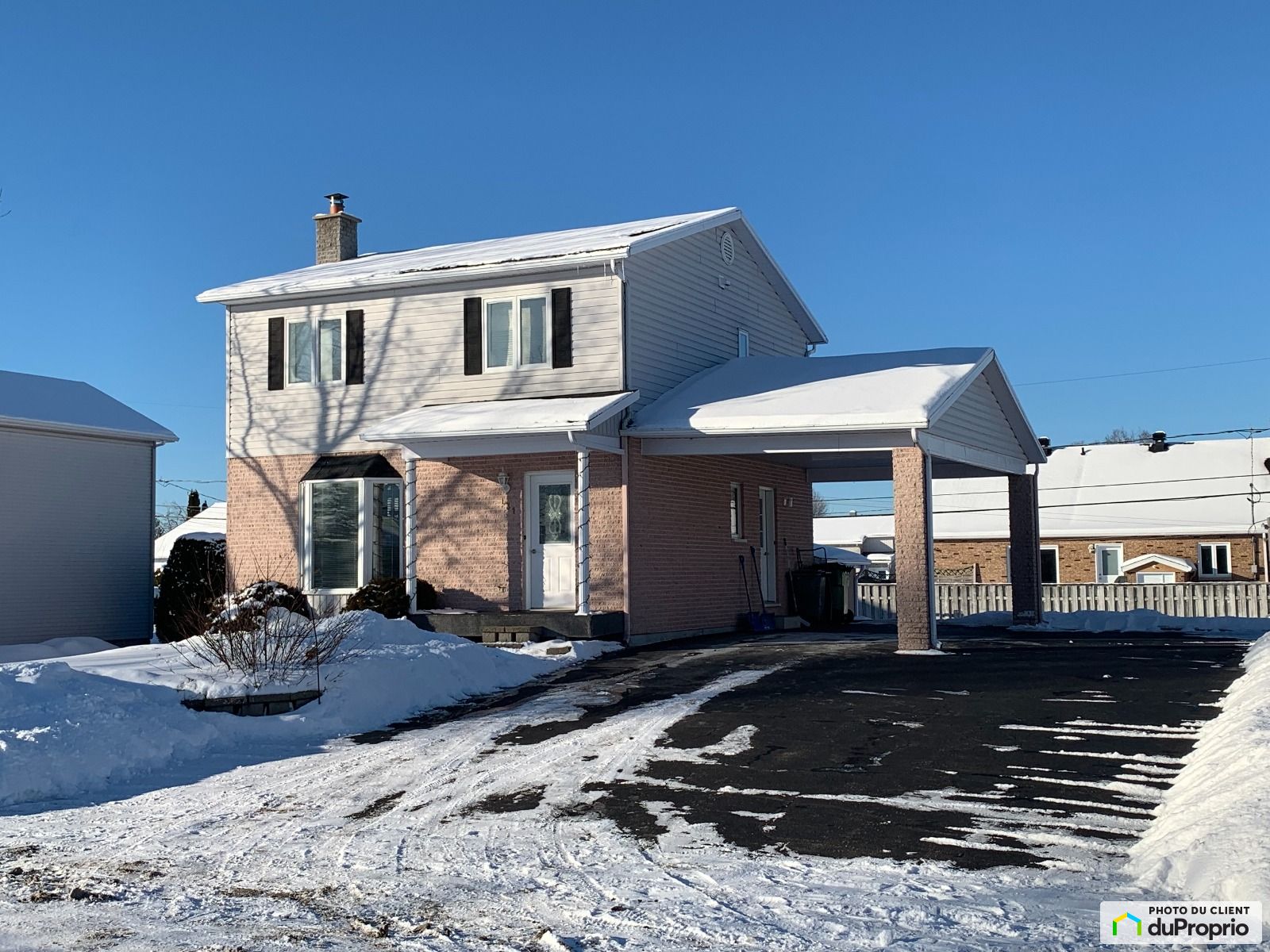 Maison 2 étages à vendre StRaymond 3 chambres 2 salles de bain 1020715