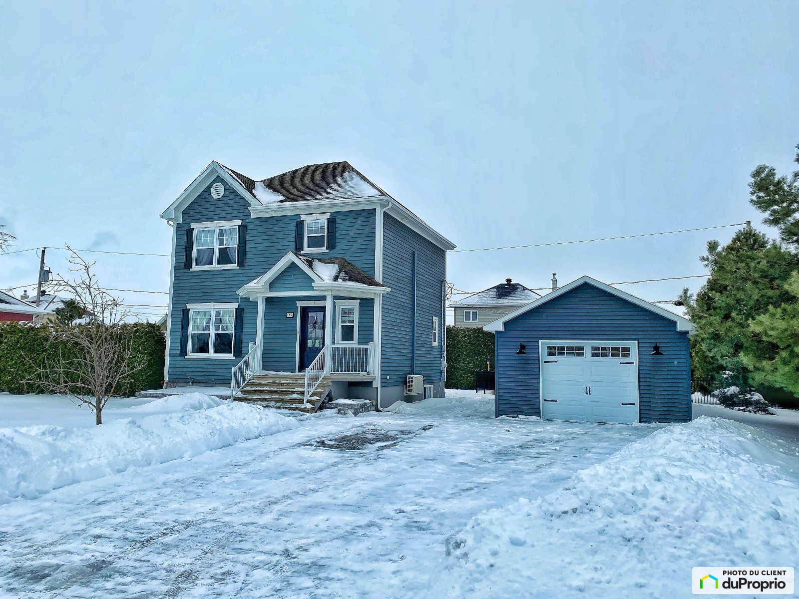Maison 2 étages à vendre SteHélèneDeBagot 4 chambres 1 salle de bain