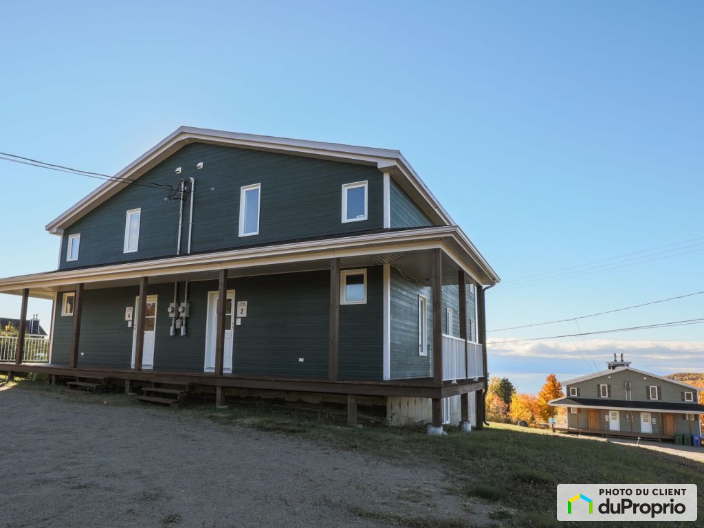 2-4 chemin Versant, Petite-Rivière-St-François for sale