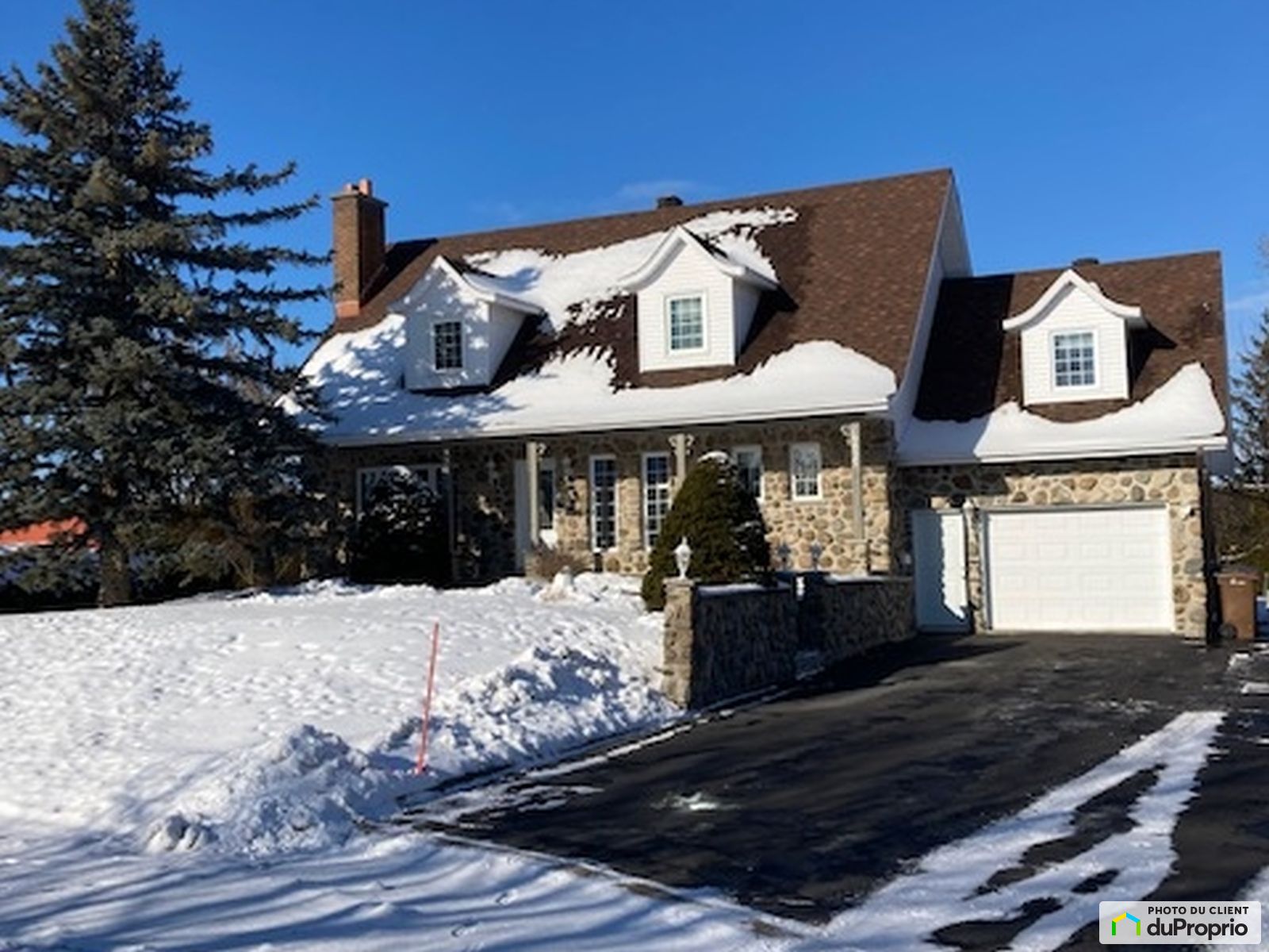 Maison 2 étages à vendre StHyacinthe 4 chambres 2 salles de bain 1024827