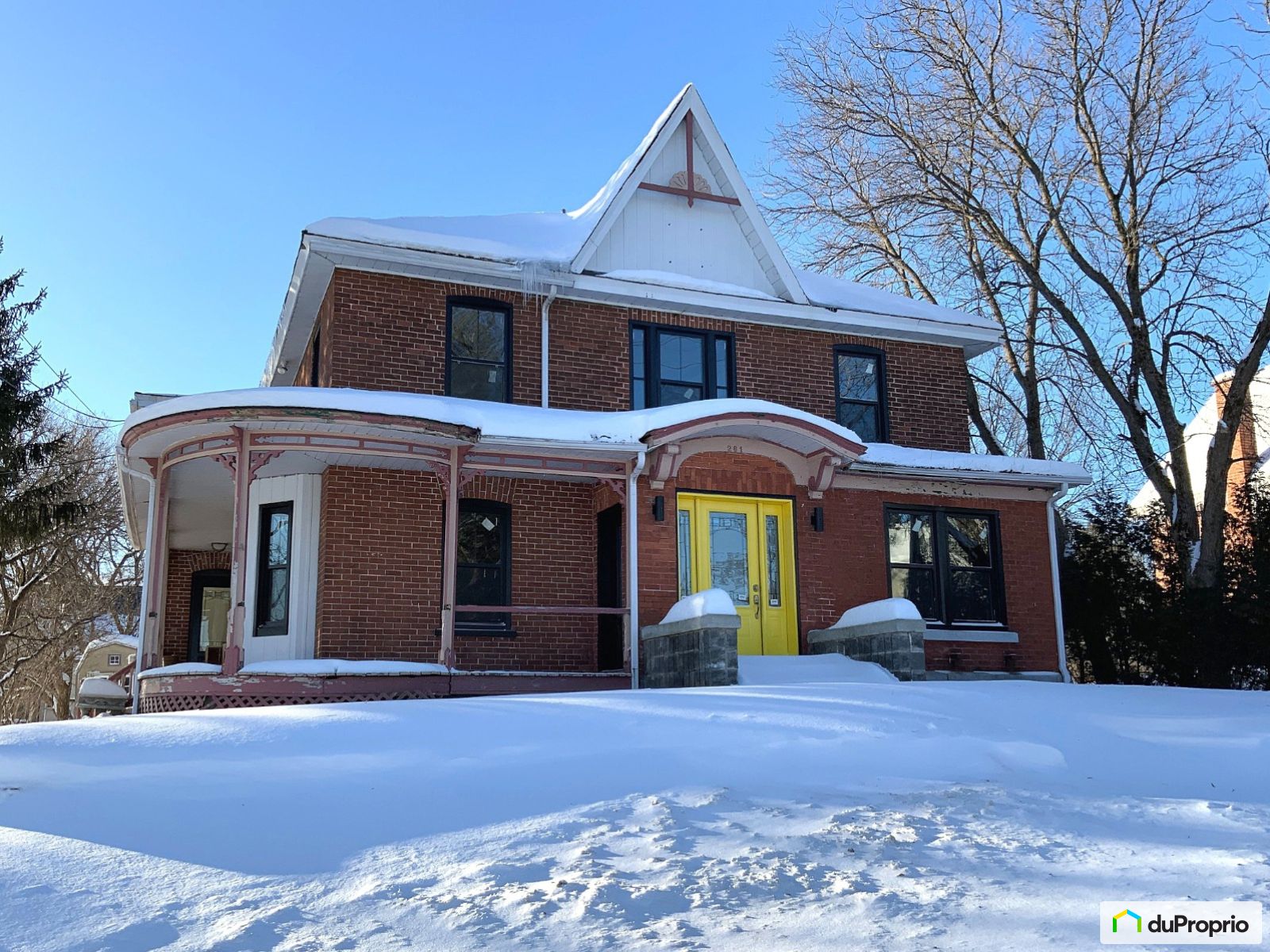 Maison 2 étages à vendre East Angus 5 chambres 2 salles de bain 1028394