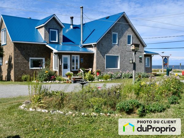 Côté est - 216, rue Notre-Dame Est, Cap-Chat à vendre