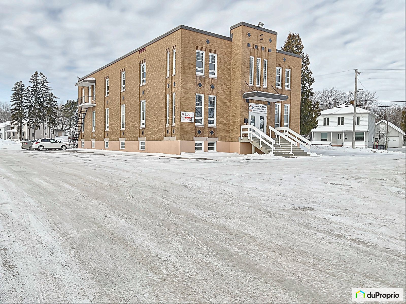 Immeuble commercial à vendre Roberval 1033075