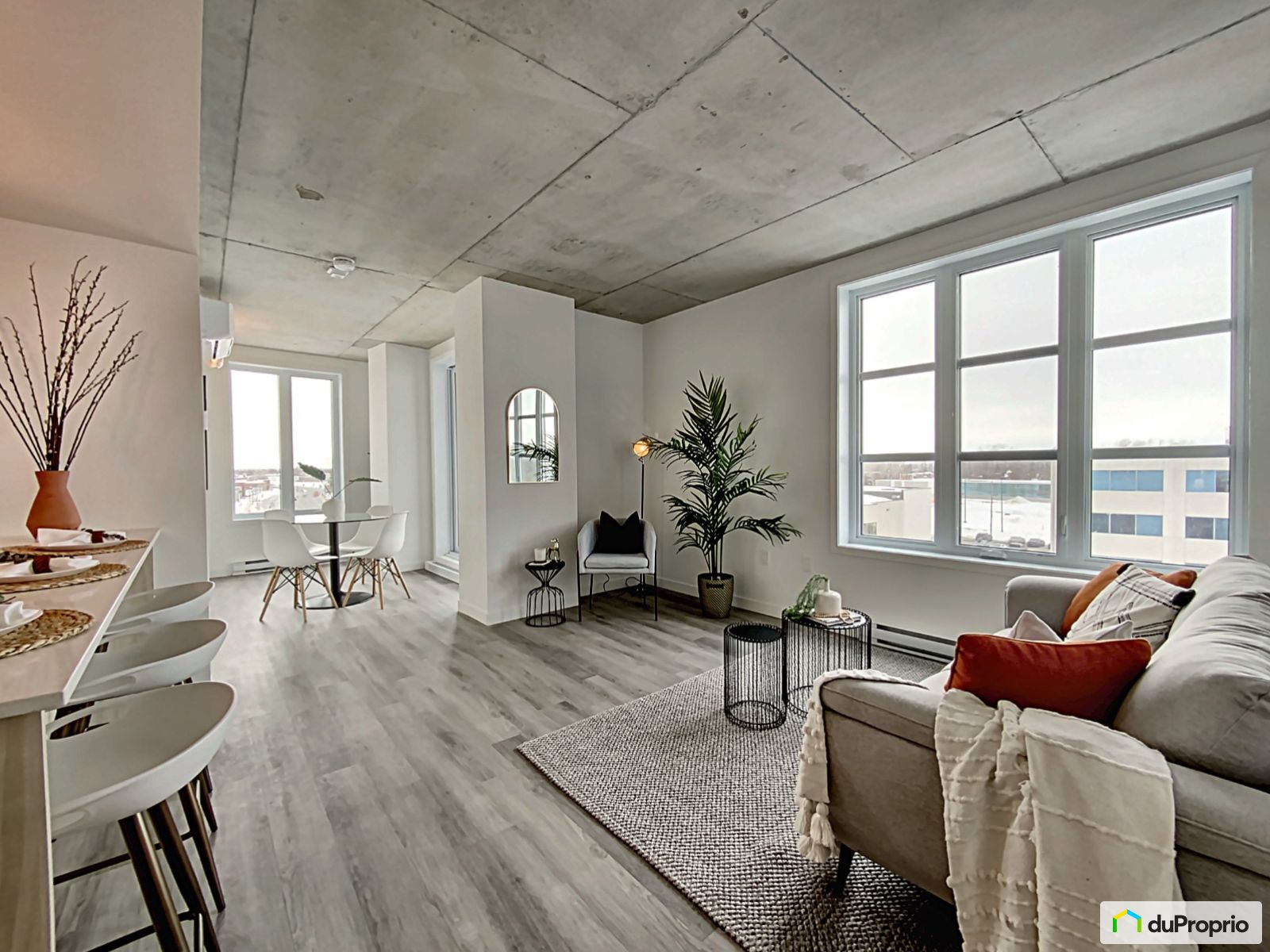 Condo à vendre SaintLaurent 2 chambres 1 salle de bain 1035192