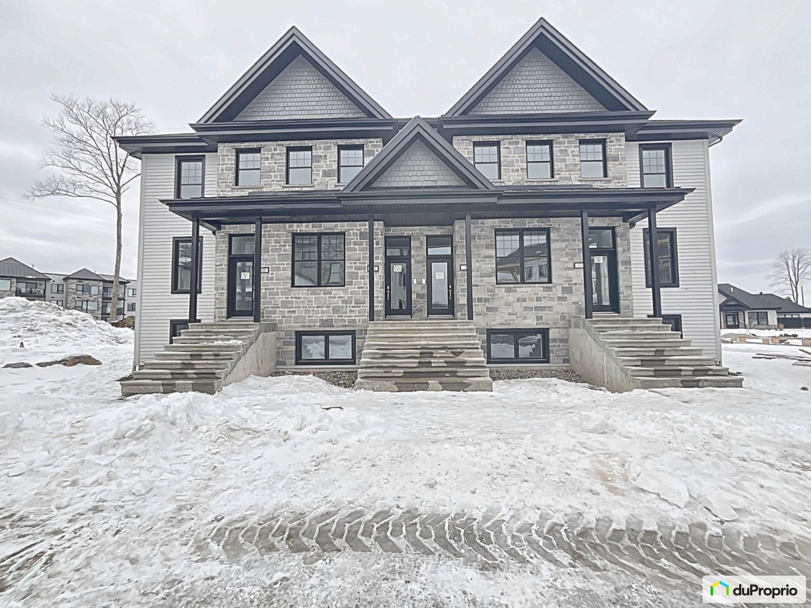 Condo neuf à vendre Bromont 2 chambres 1 salle de bain 1035611