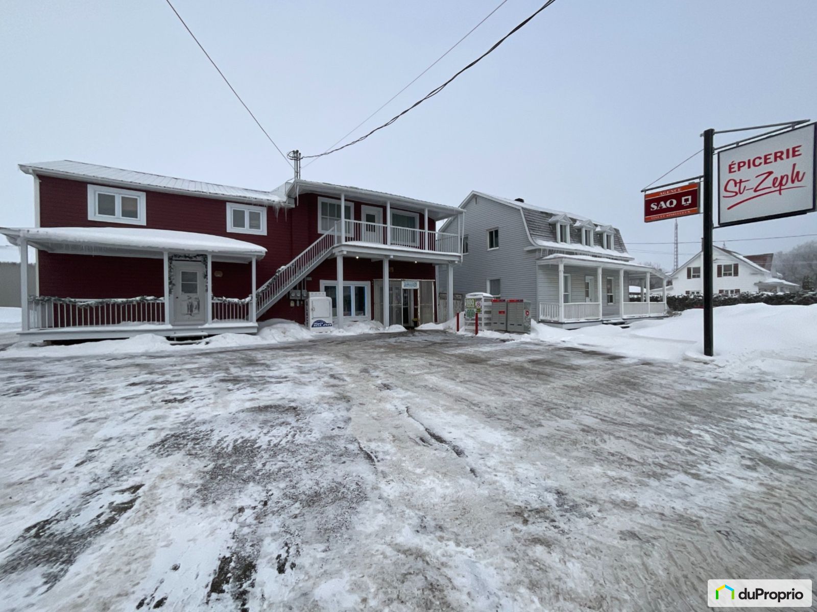 Épicerie/Dépanneur à vendre StZephirinDeCourval 6 chambres 1036156