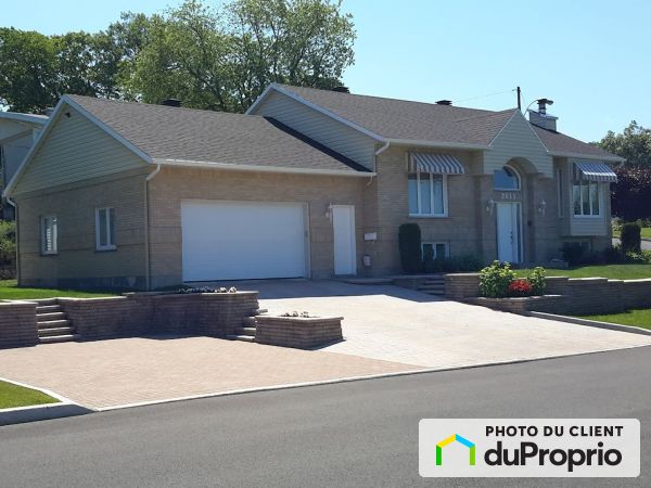2635 rue du Vieux Moulin, St-Romuald for sale