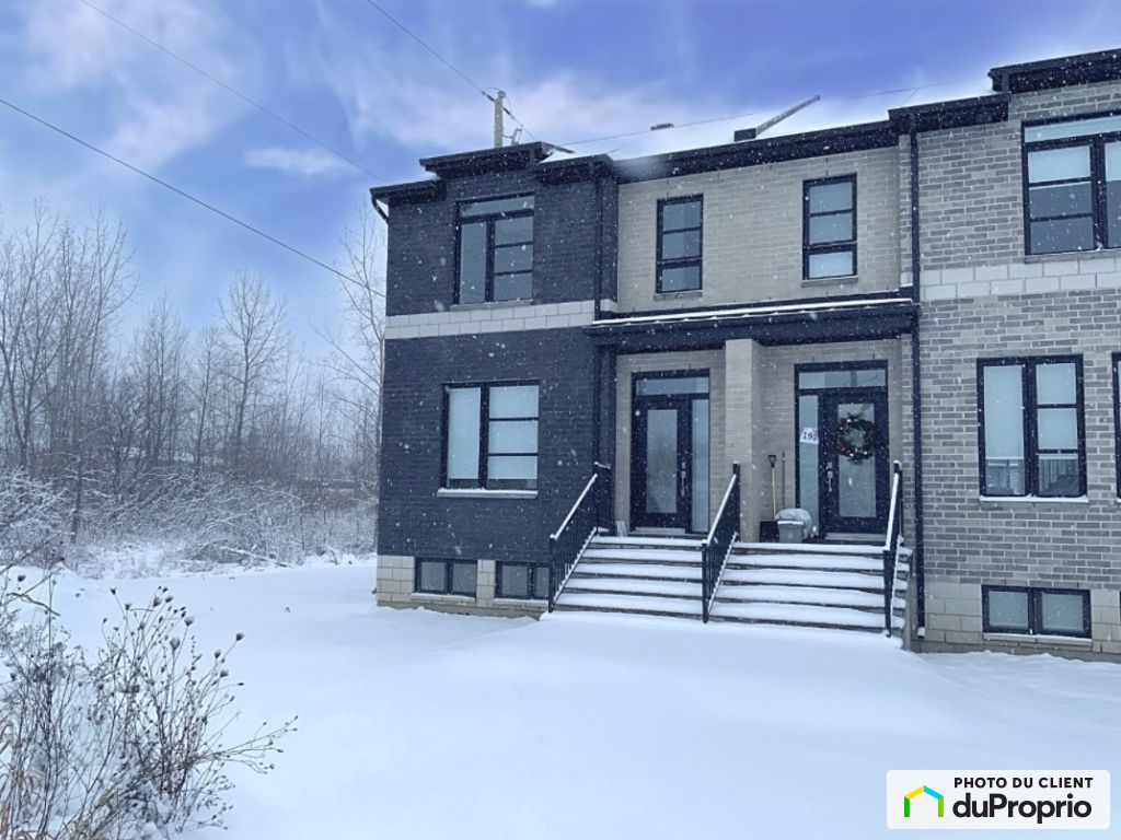 Maison en rangée / de ville neuve à vendre SteRose 3 chambres 975244