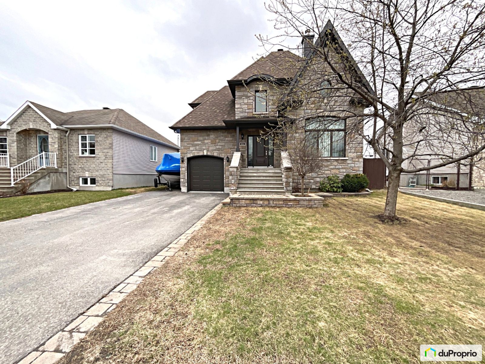 Maison 2 étages à vendre PointeCalumet 4 chambres 2 salles de bain 1036805