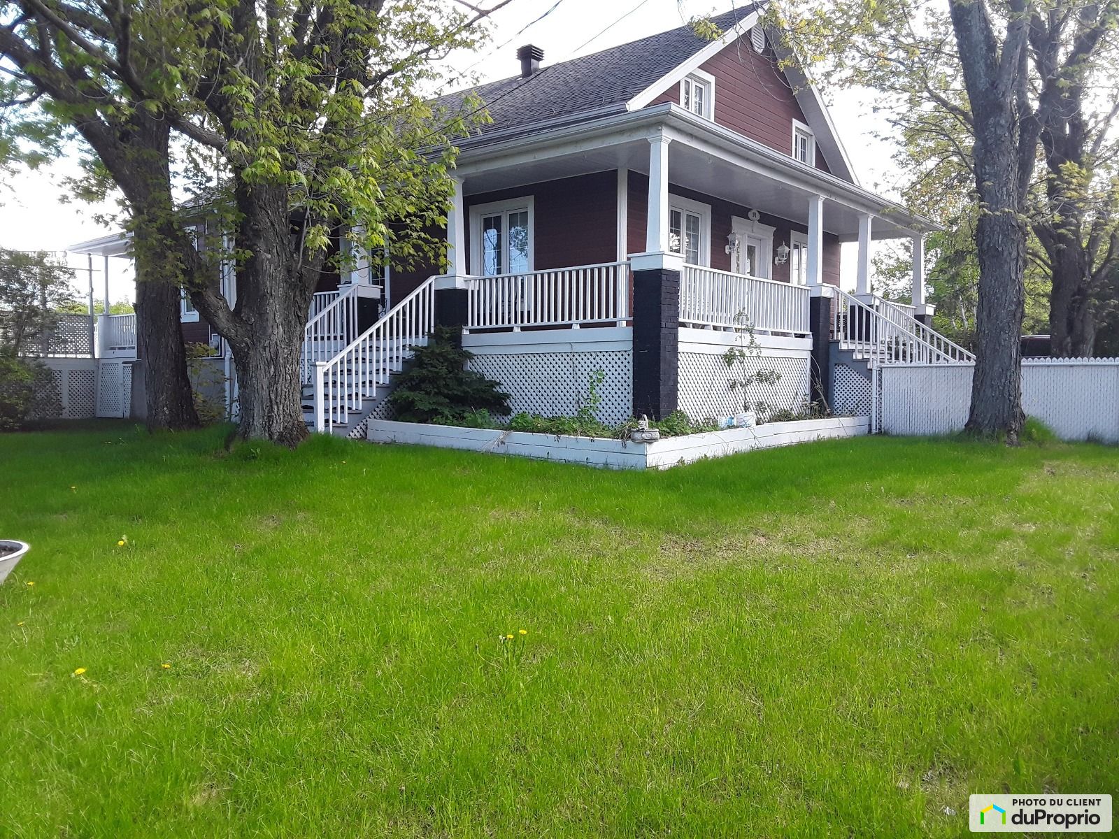 Maison 2 étages à vendre Chambord 4 chambres 2 salles de bain 1037570