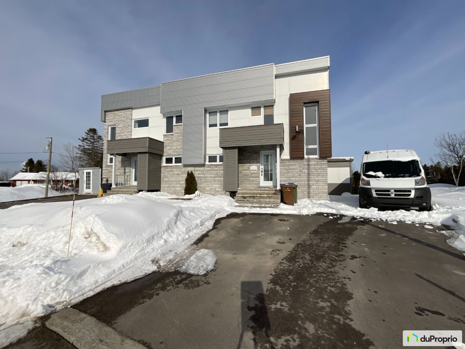 Jumelé à vendre Chicoutimi (Chicoutimi) 4 chambres 2 salles de bain