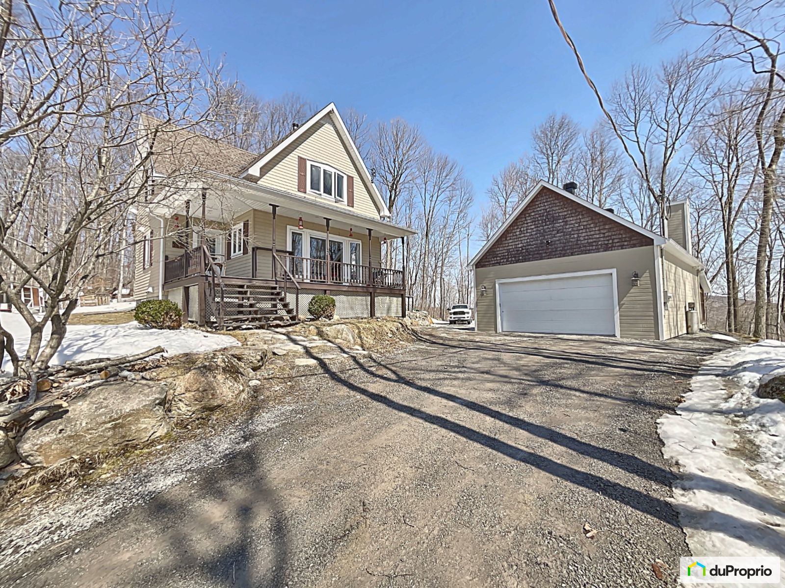 Maison 2 étages à vendre Prévost 3 chambres 2 salles de bain 1039960