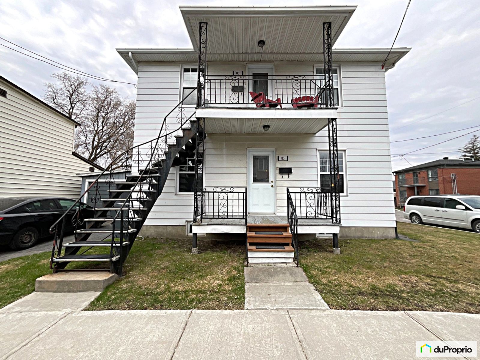 Duplex à vendre SteTherese 4 chambres 2 salles de bain 1040542