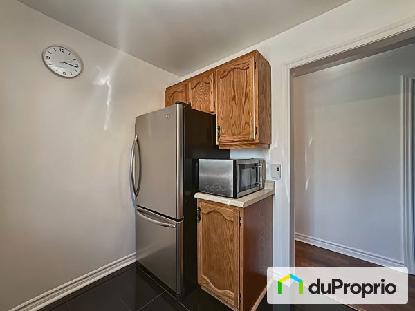 Kitchen - 604-151 boulevard Churchill, Longueuil (Greenfield Park) for sale