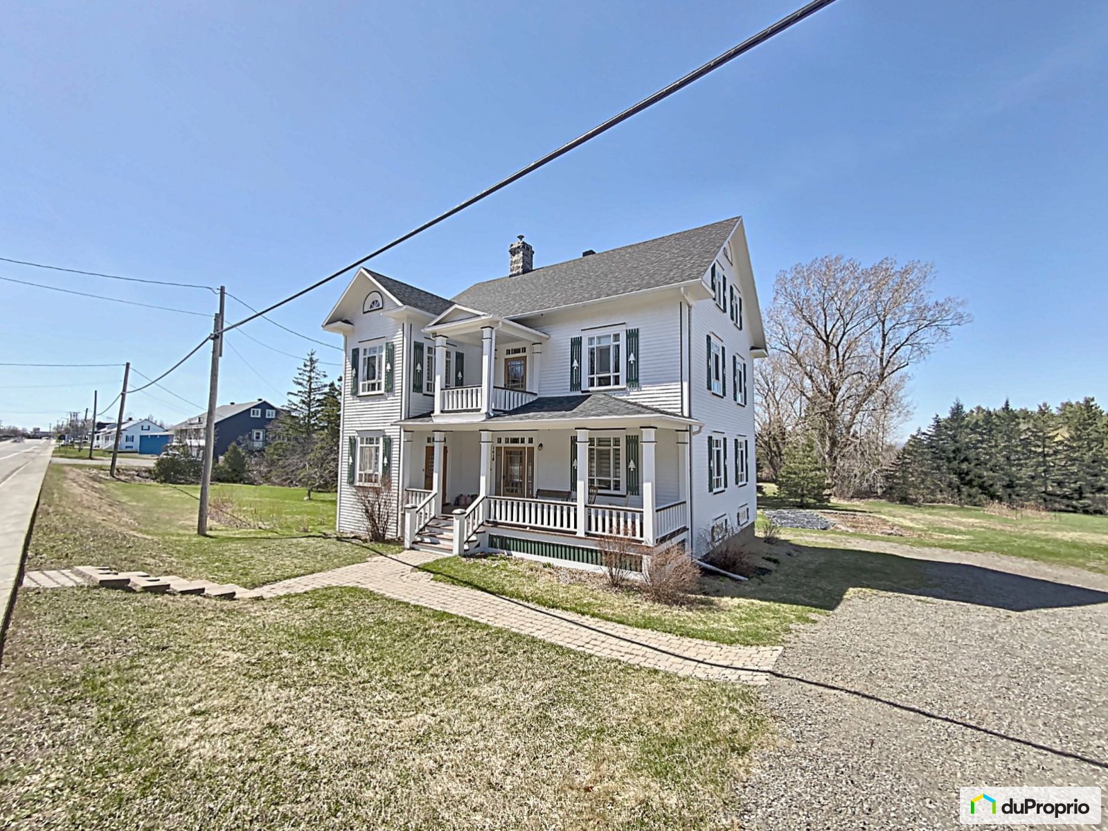 Maison 2 étages à vendre La Pocatiere 6 chambres 2 salles de bain 1041210