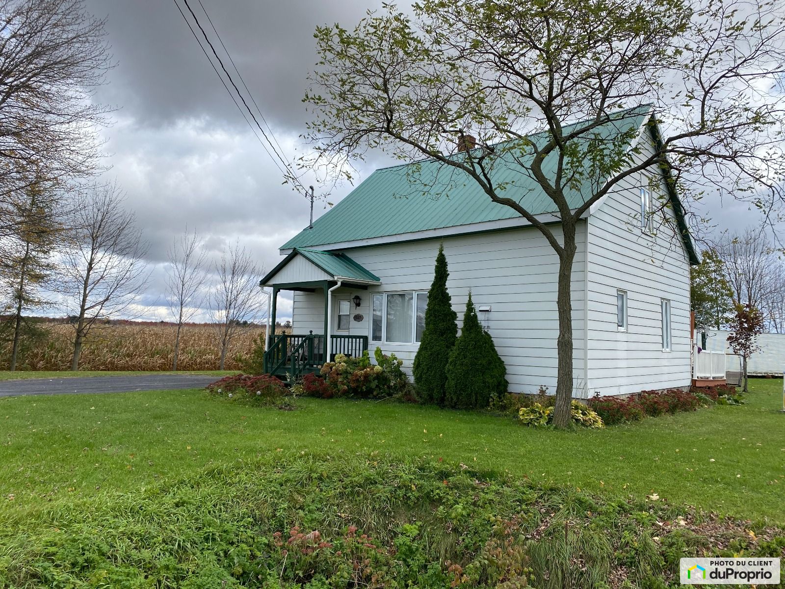 Maison 2 étages à vendre MontStGregoire 3 chambres 1 salle de bain