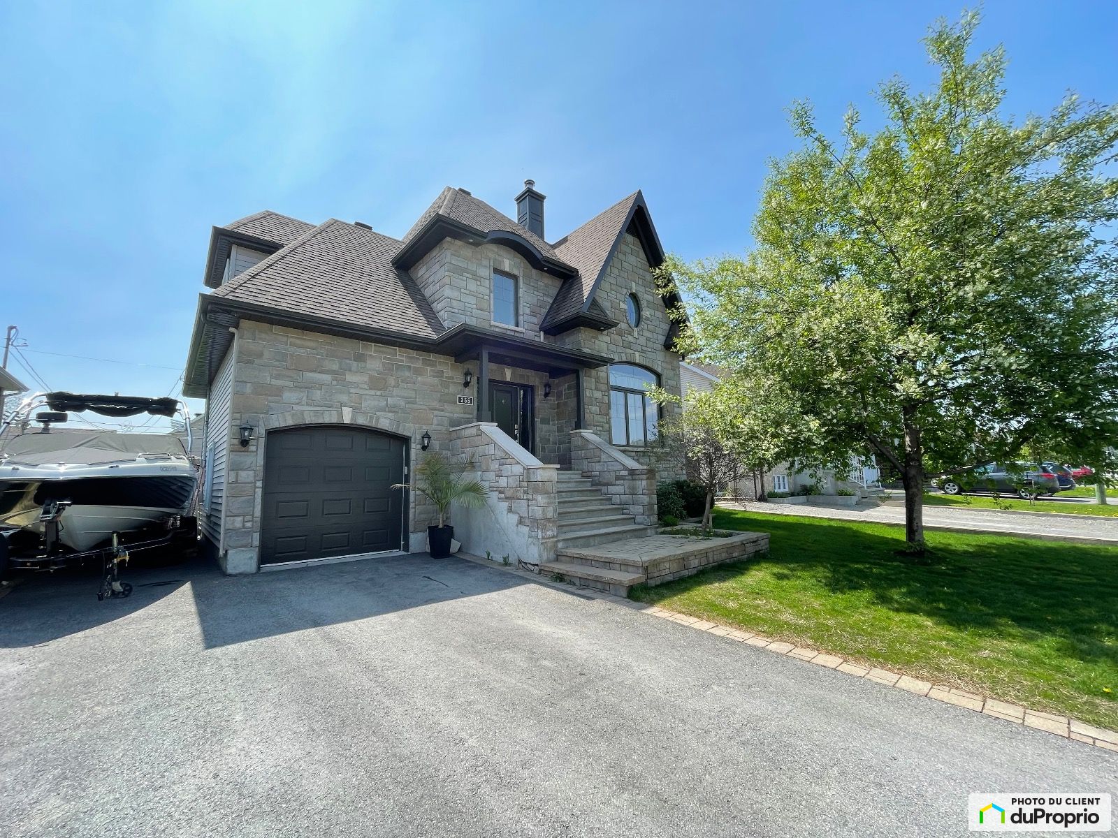 Maison 2 étages à vendre PointeCalumet 4 chambres 2 salles de bain 1036805