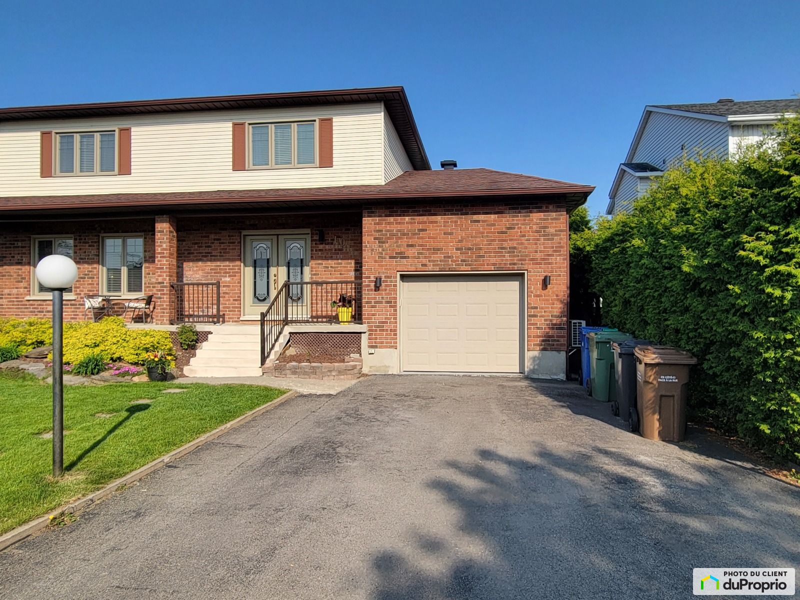 Maison 2 étages à vendre StConstant 3 chambres 1 salle de bain 1038406