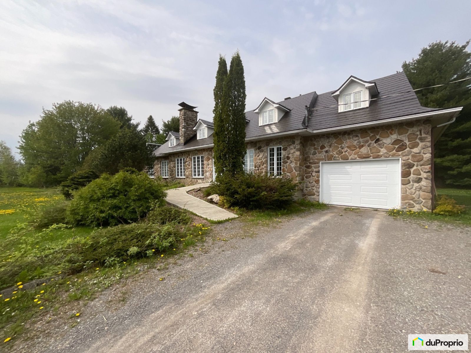 Maison 2 étages à vendre SteJulienne 5 chambres 2 salles de bain 1038474