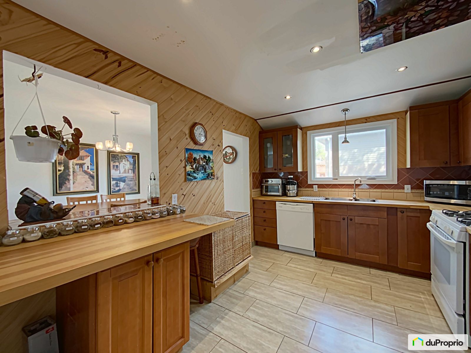 457 Rue Runnymede — photo 3