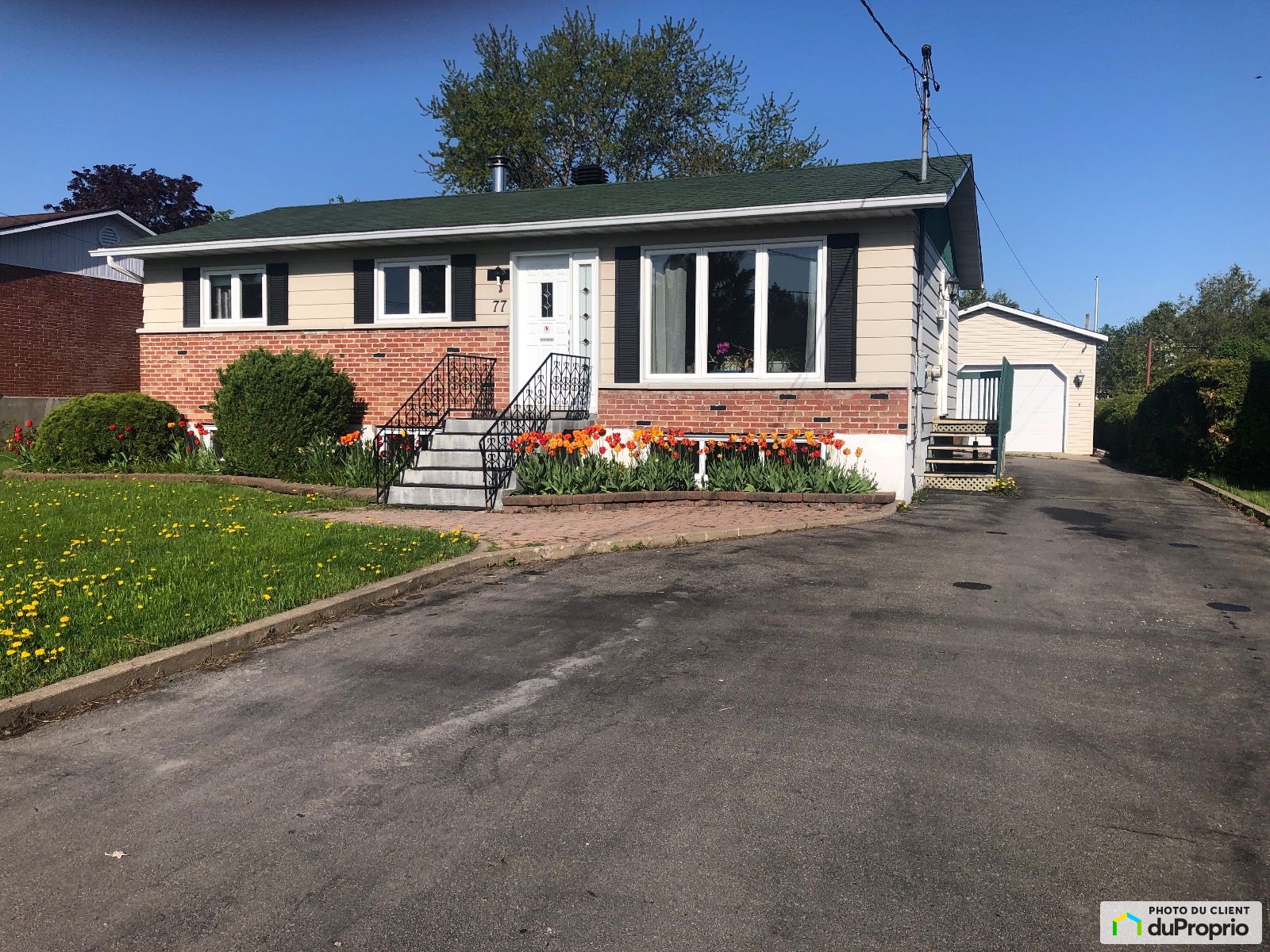 Bungalow for sale StConstant 4 bedrooms 2 bathrooms 1040750