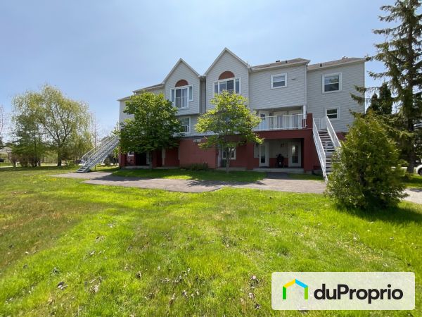 336-2318, place du Village, Magog à vendre