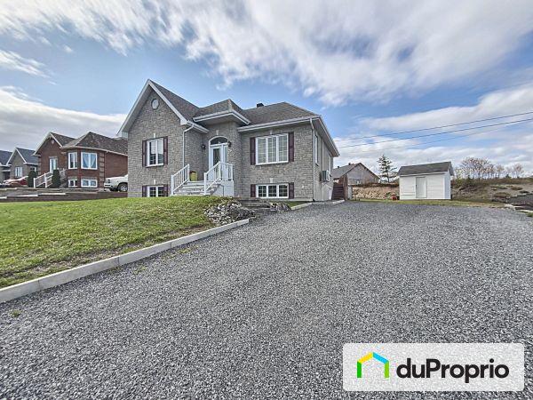 Driveway - 26 rue Lucien-Gagnon, Rivière-Du-Loup for sale