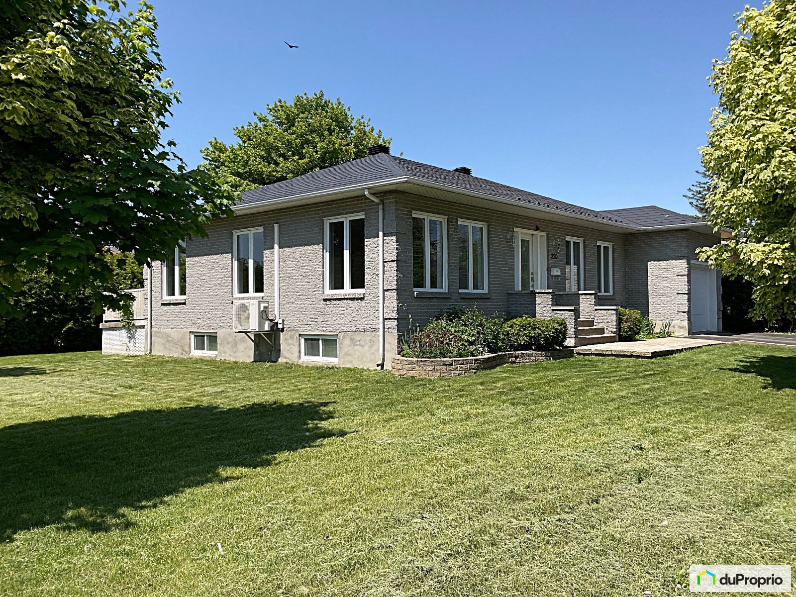 Bungalow à vendre StEustache 2 chambres 1 salle de bain 1041644