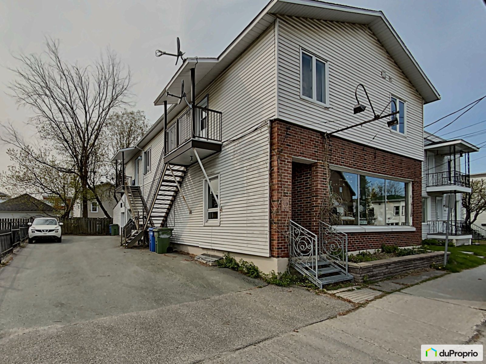 Immeuble à revenu/logement à vendre Magog 1042660