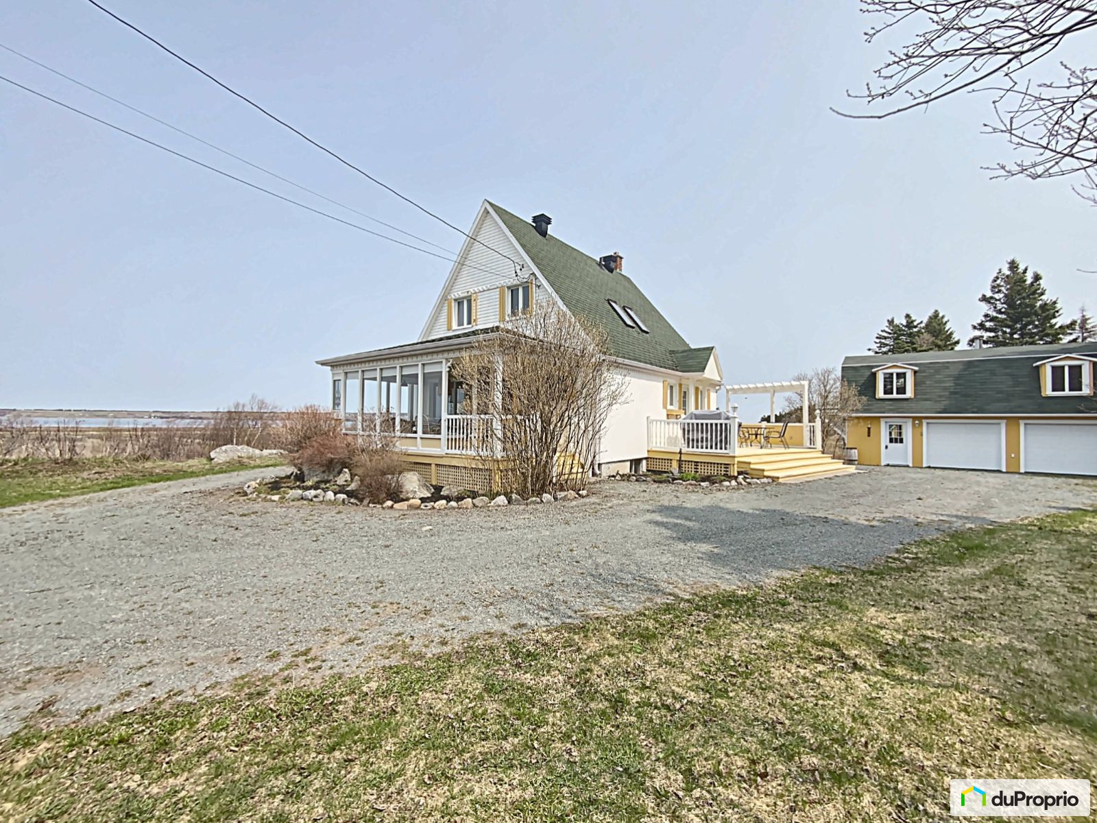 Maison 2 étages à vendre Cacouna 3 chambres 1 salle de bain 1042665