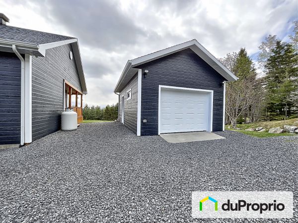 Garage - 285 côte des Jalins, La Malbaie (St-Fidèle) à vendre