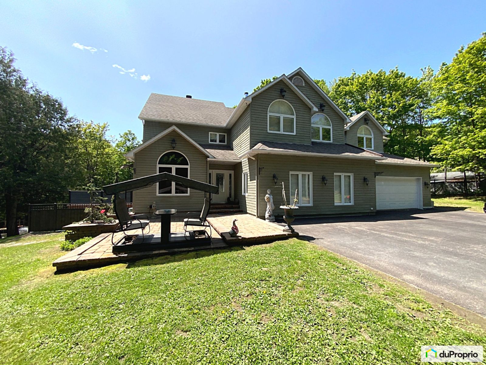 Maison 2 étages à vendre Lachute 4 chambres 3 salles de bain 1043947