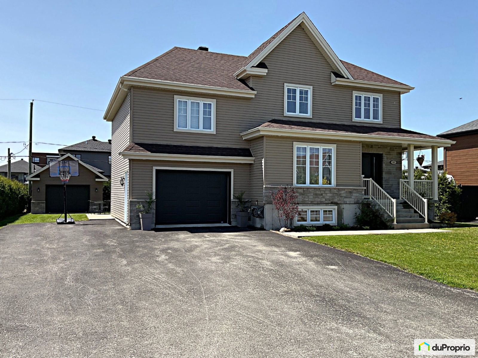 Maison 2 étages à vendre StCharlesBorromée 6 chambres 1044069