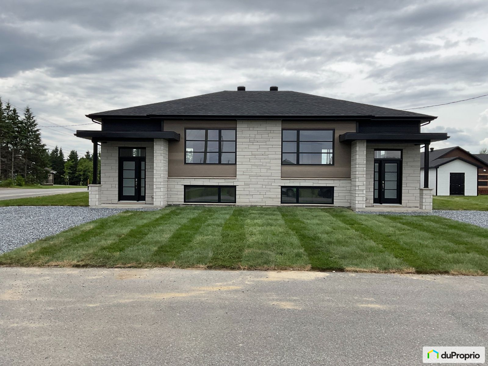 Jumelé neuf à vendre StOdilon 3 chambres 1 salle de bain 1027785