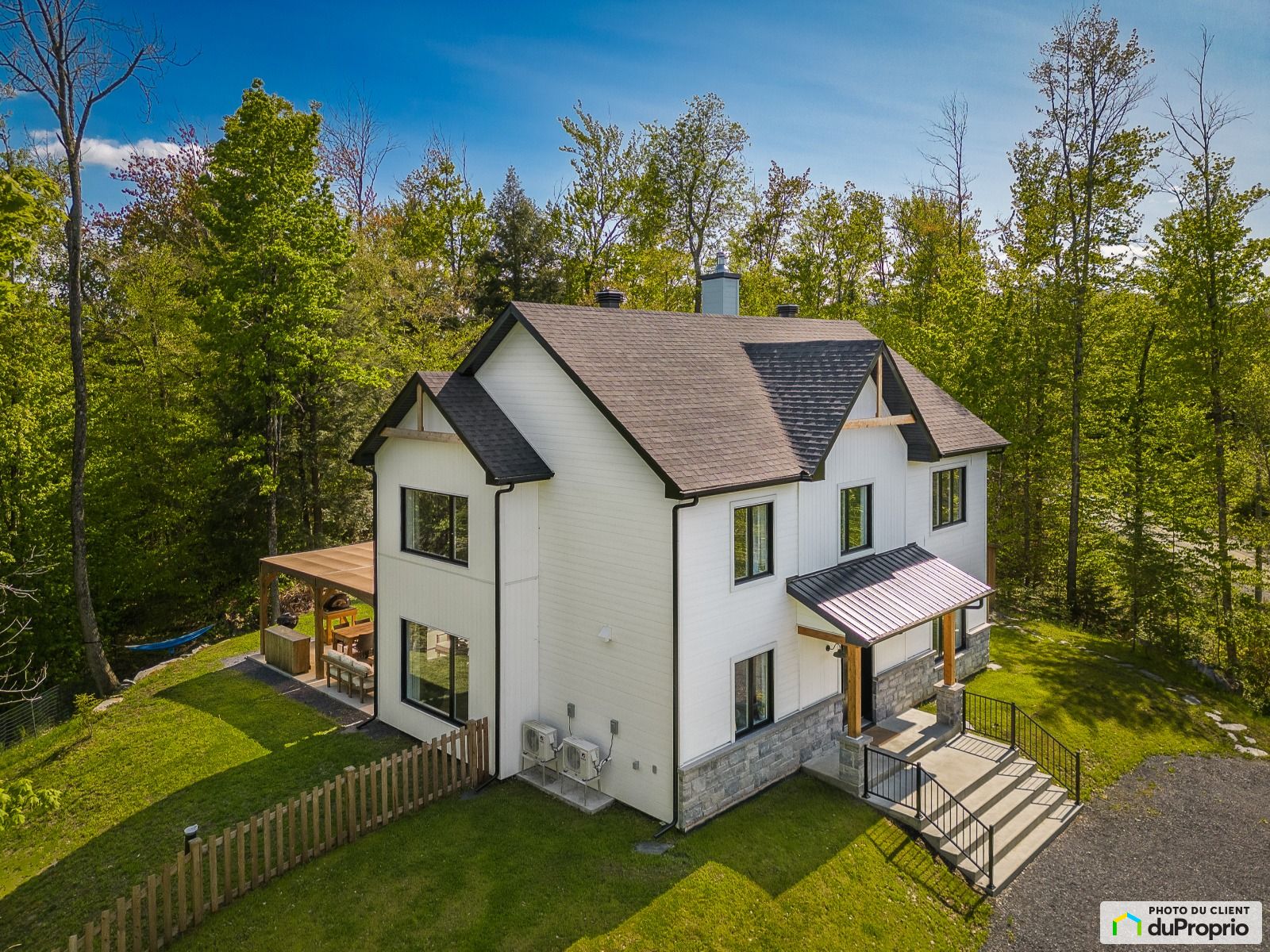 Maison 2 étages à vendre StÉtienneDeBolton 4 chambres 1030778