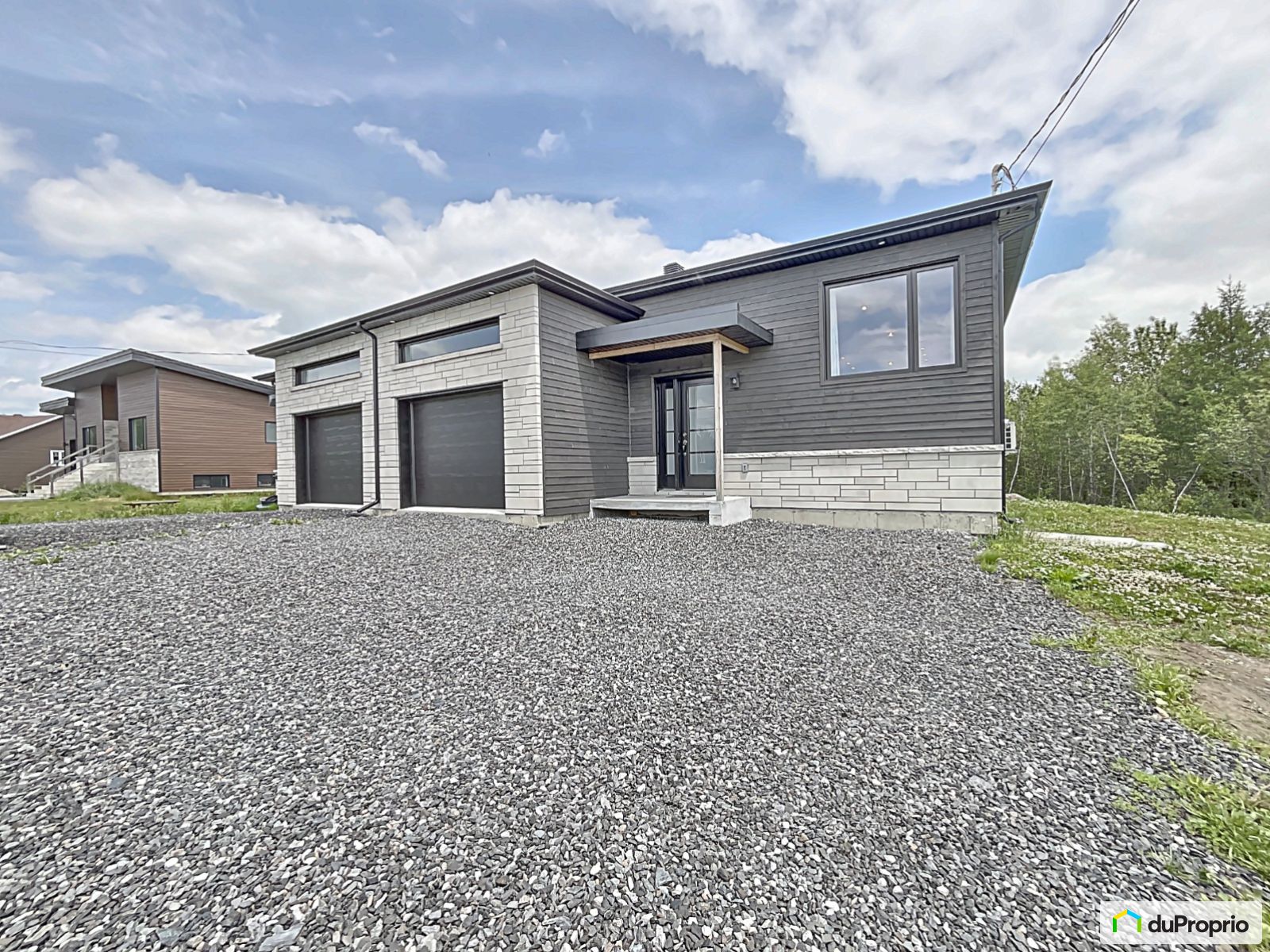 Jumelé à vendre StDenisDeBrompton 4 chambres 2 salles de bain 1046197