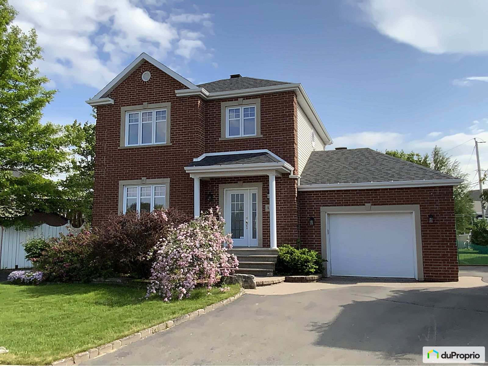 Maison 2 étages à vendre StJeanChrysostome 4 chambres 1046442