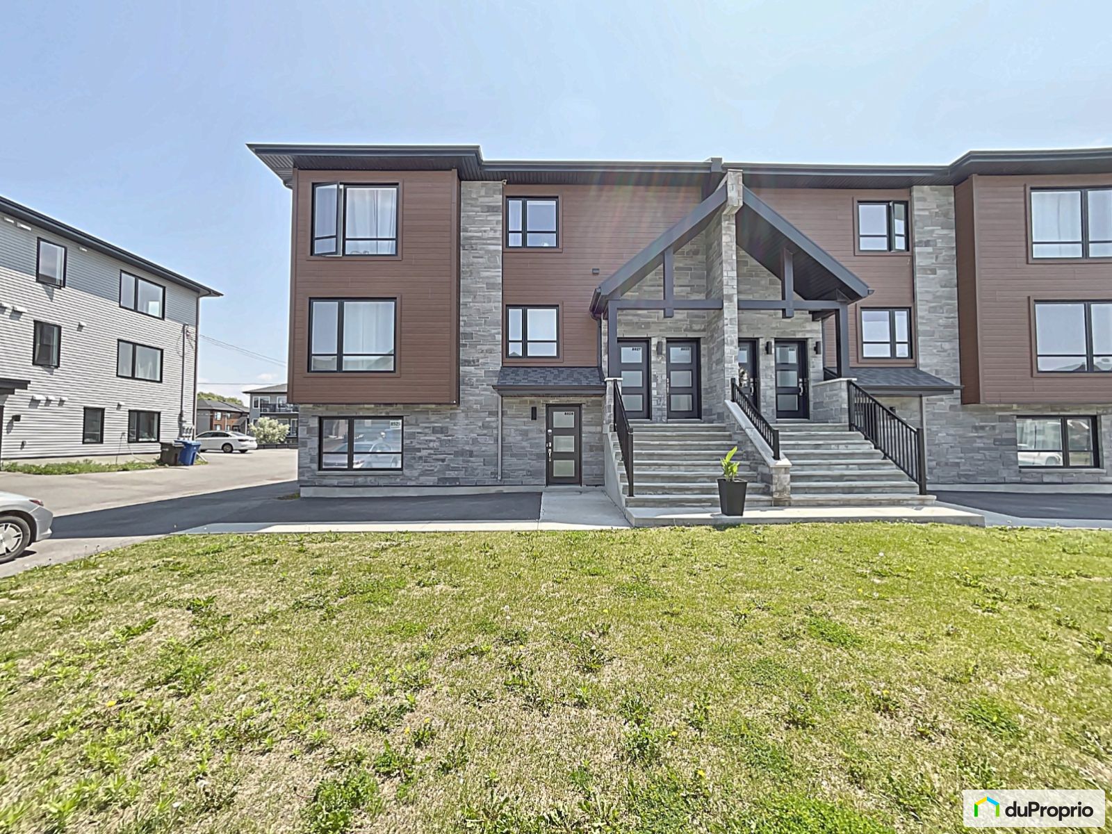 Triplex à vendre Mirabel (StAugustin) 9 chambres 3 salles de bain 1046727