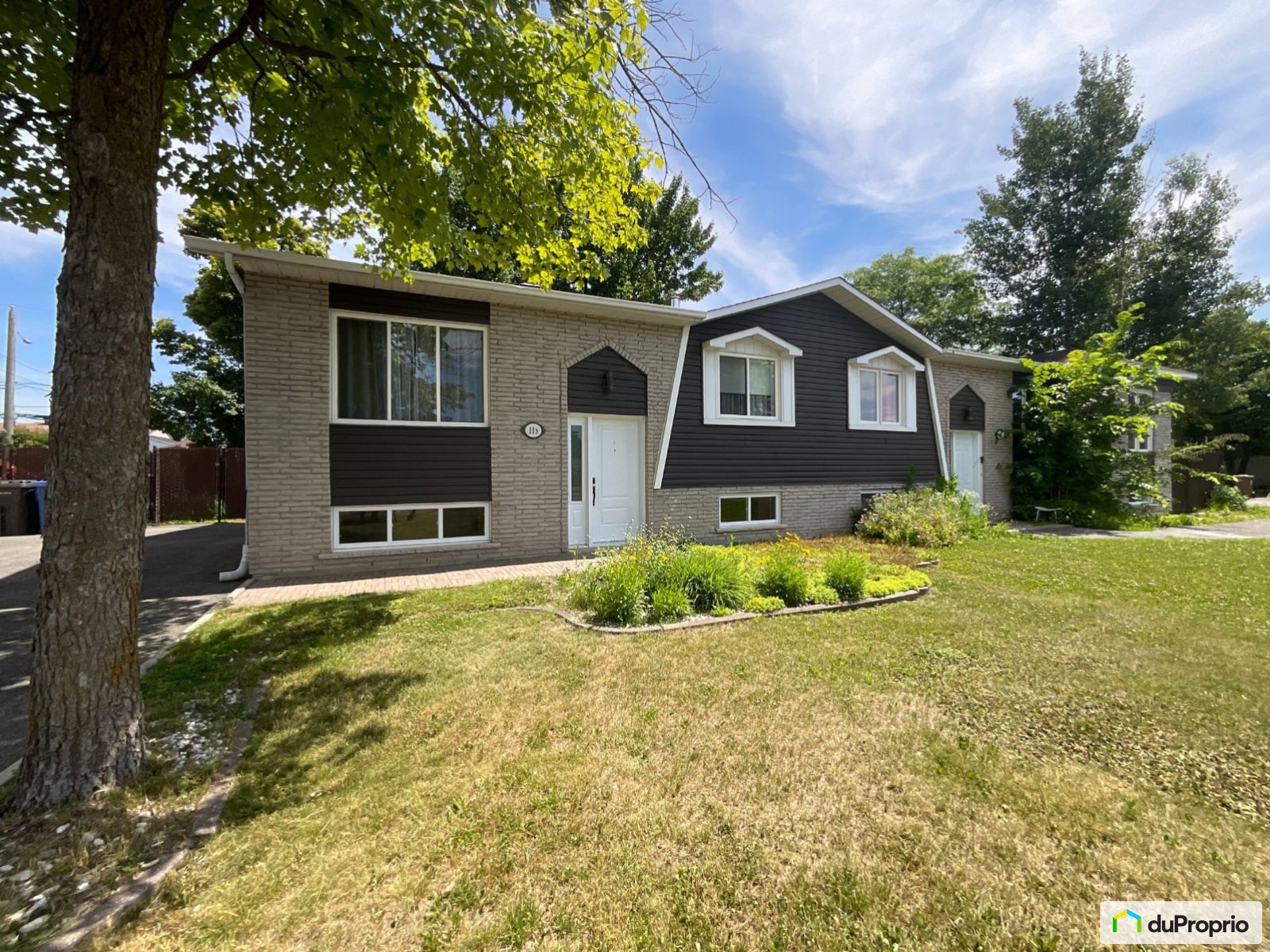 Jumelé à vendre SteAnneDesPlaines 3 chambres 1 salle de bain 1046802