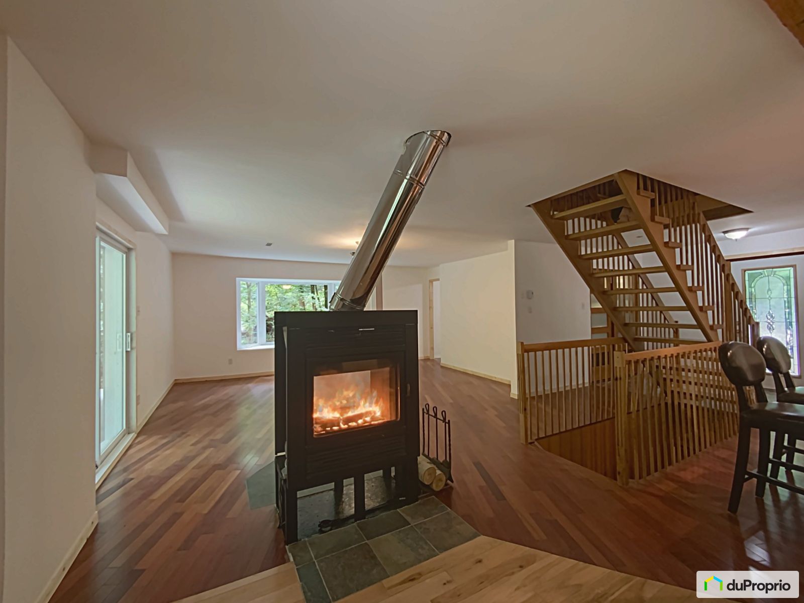 Maison 3 étages à vendre Rigaud 4 chambres 2 salles de bain 934989