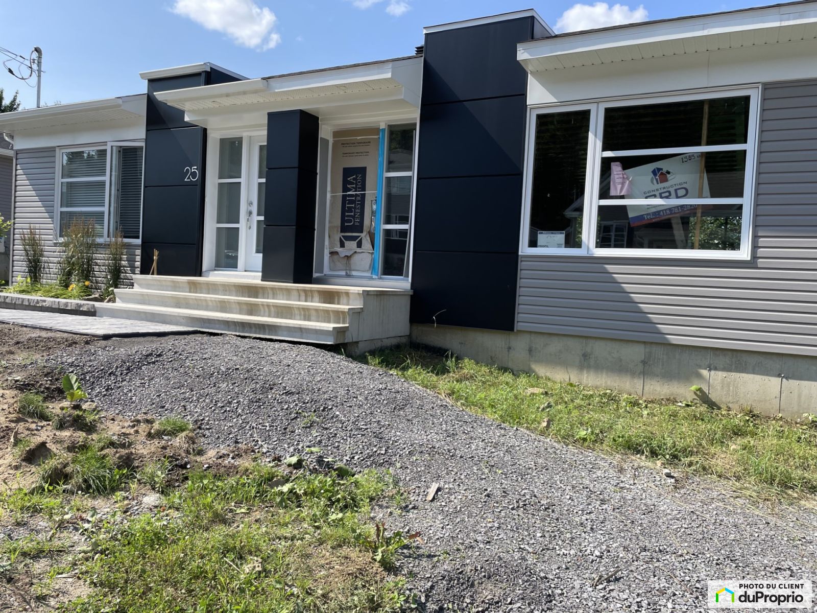 Jumelé neuf à vendre SteBrigitteDeLaval 1 chambre 1 salle de bain