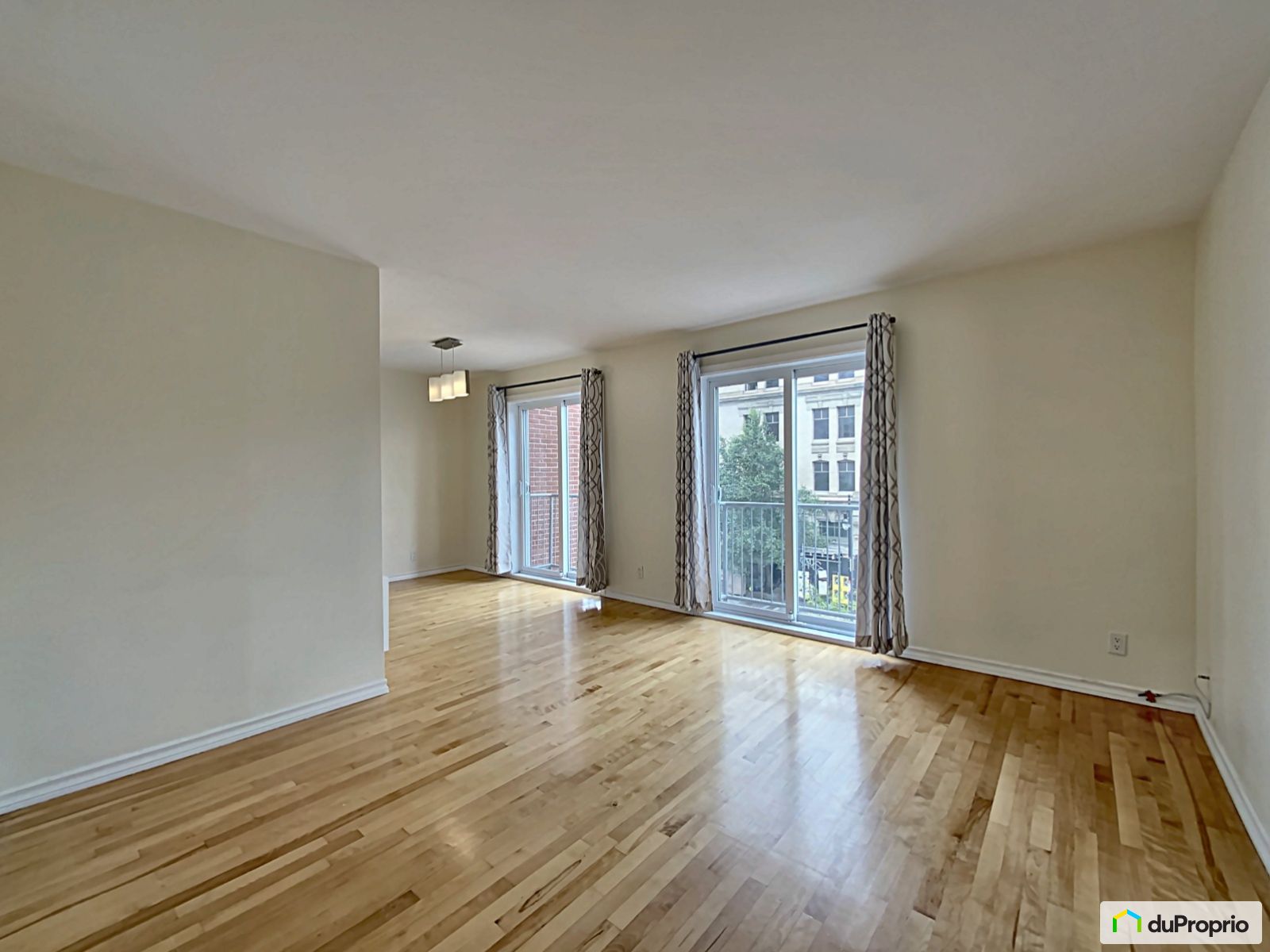 38 1082 Rue Berri — photo 3