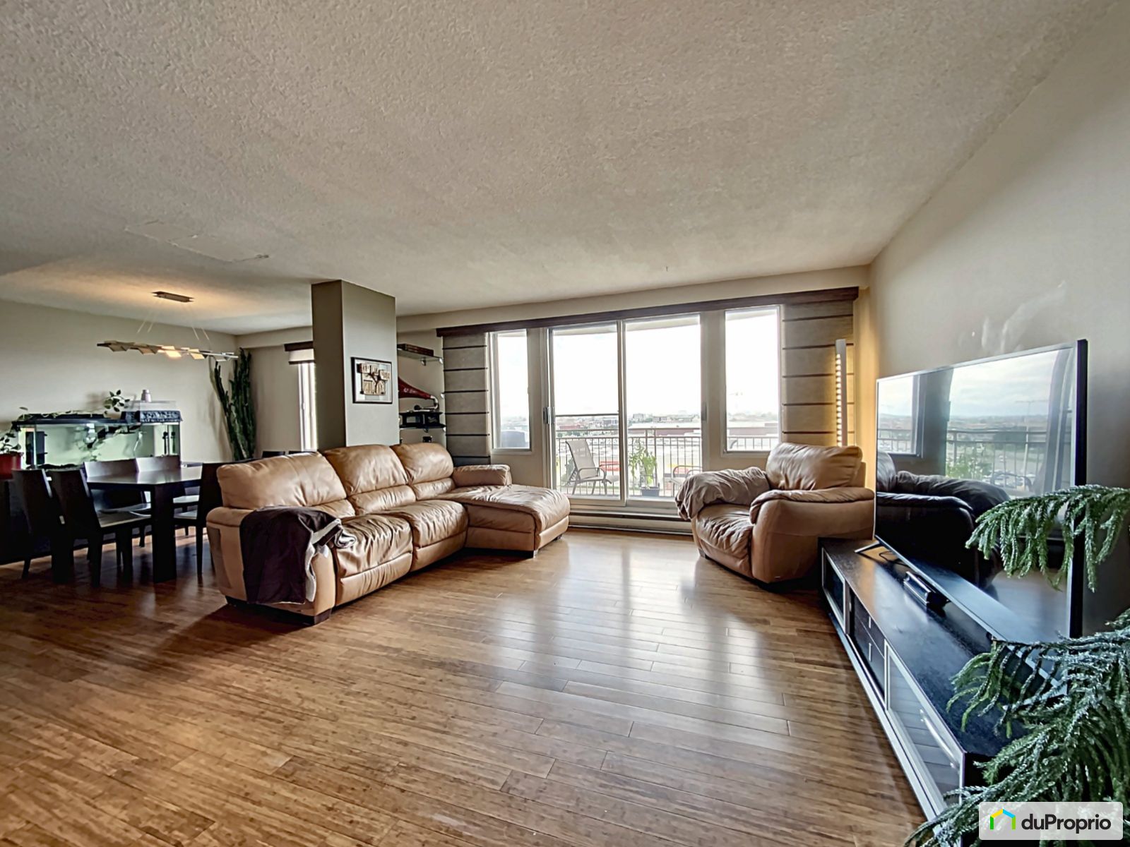 Condo à vendre SaintLaurent 3 chambres 2 salles de bain 1046575