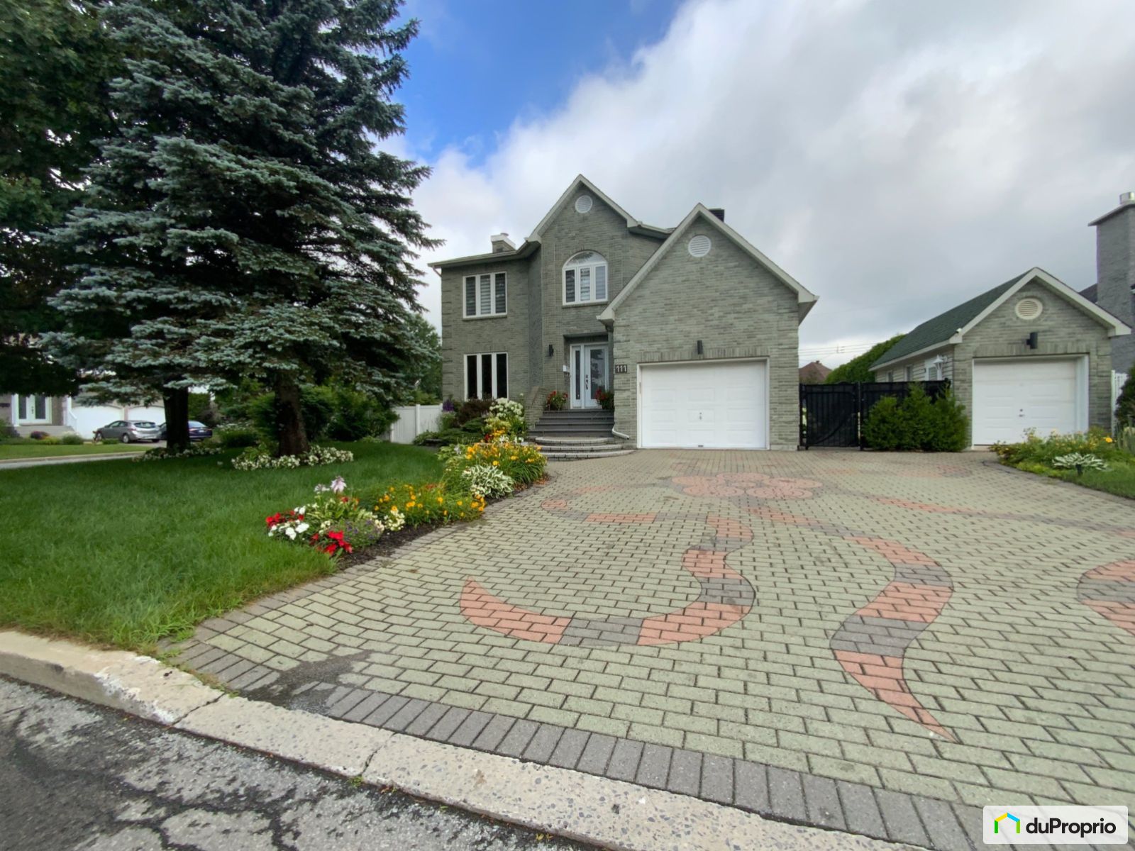 Maison 2 étages à vendre / SainteGeneviève 4 chambres